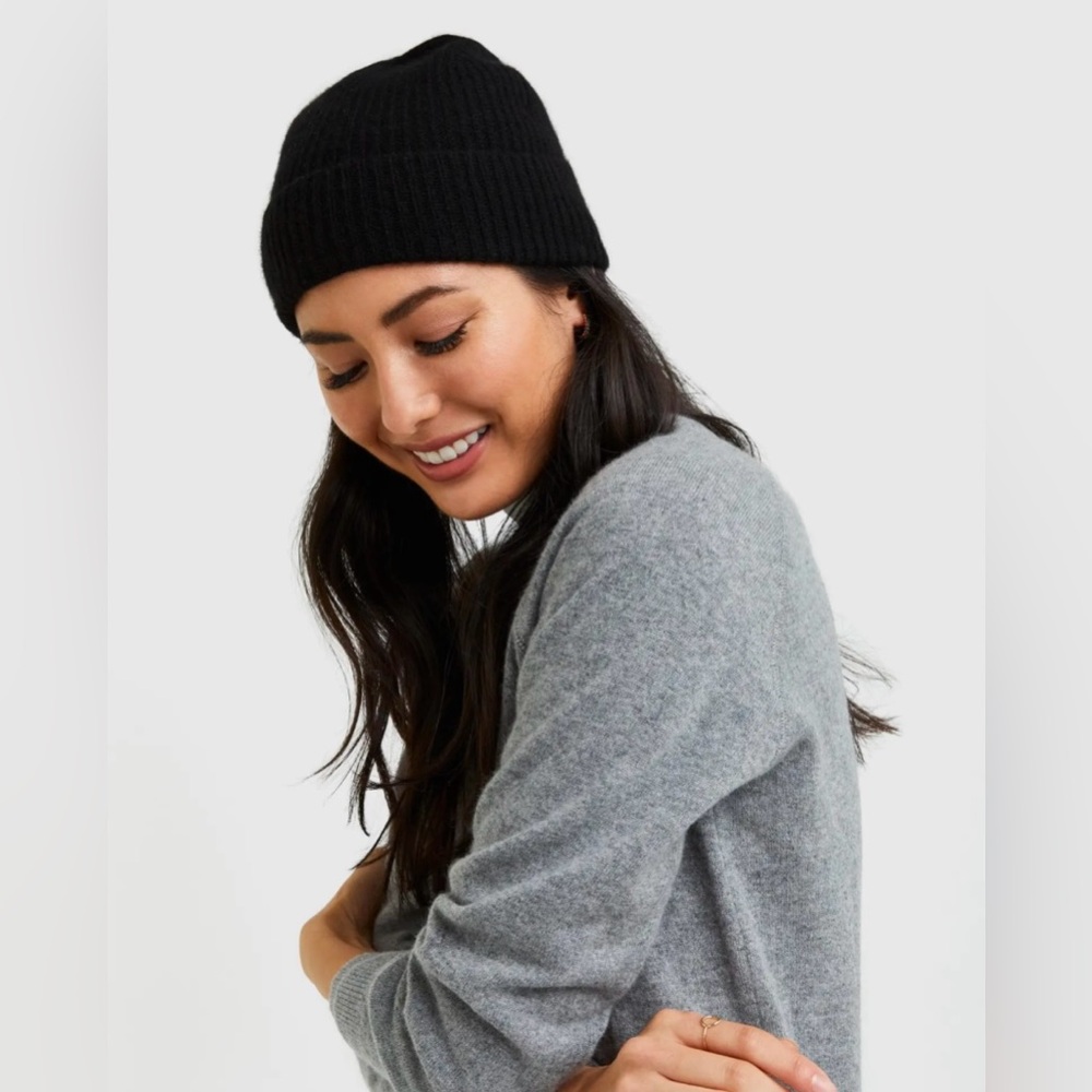 Quince Mongolian cashmere beanie in black XS
